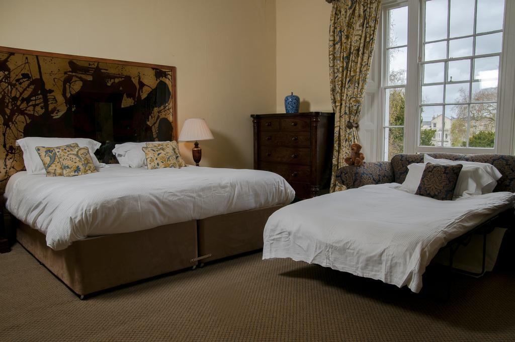 Clarence Court Hotel เชลเทนแฮม ภายนอก รูปภาพ